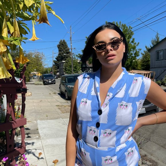 RARE NWT Nooworks Tonya Grumpy Cat Magic Suit Light Blue Jumpsuit Medium - Picture 5 of 12